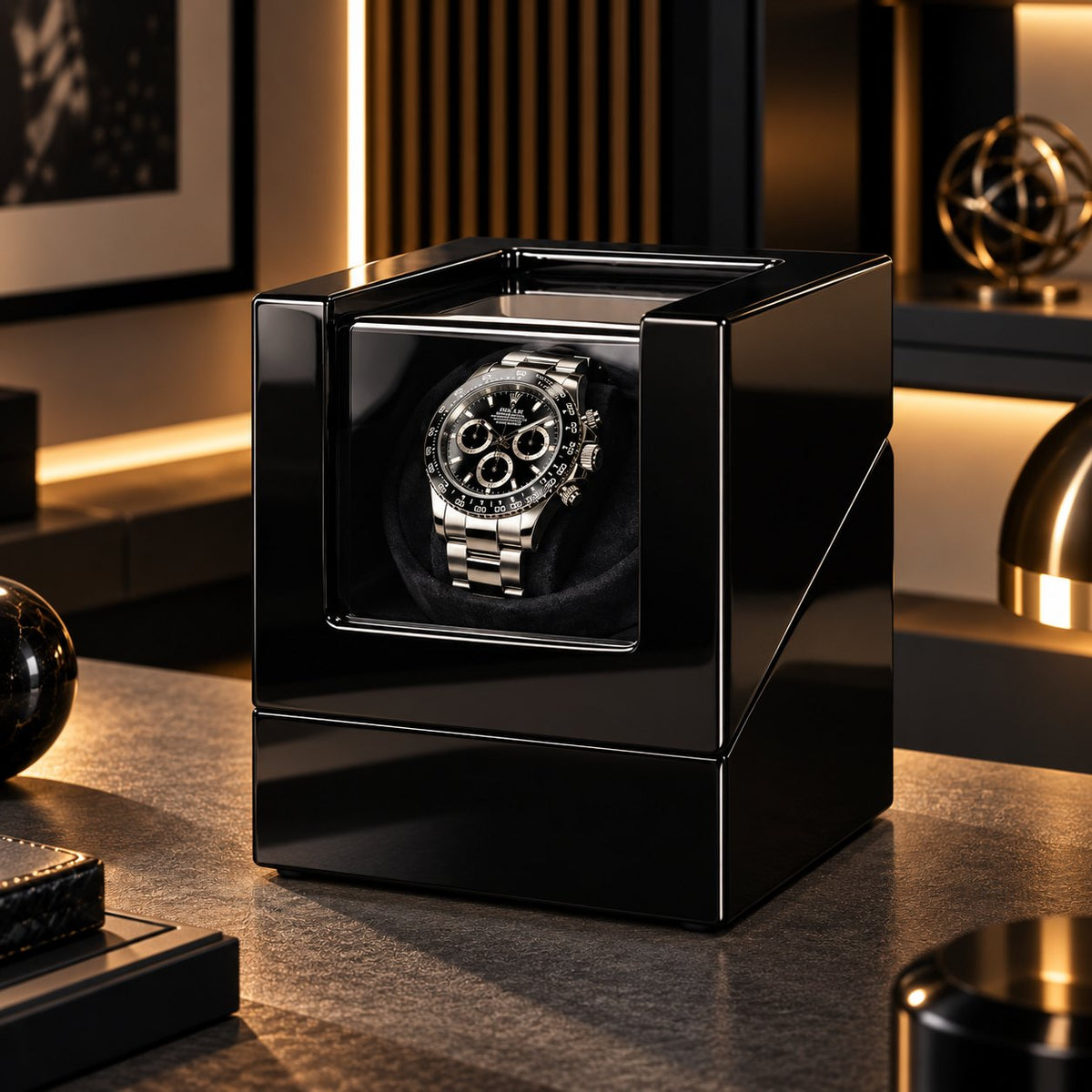 Coffret laqué noir ouvert, montre chronographe cadran noir bracelet acier